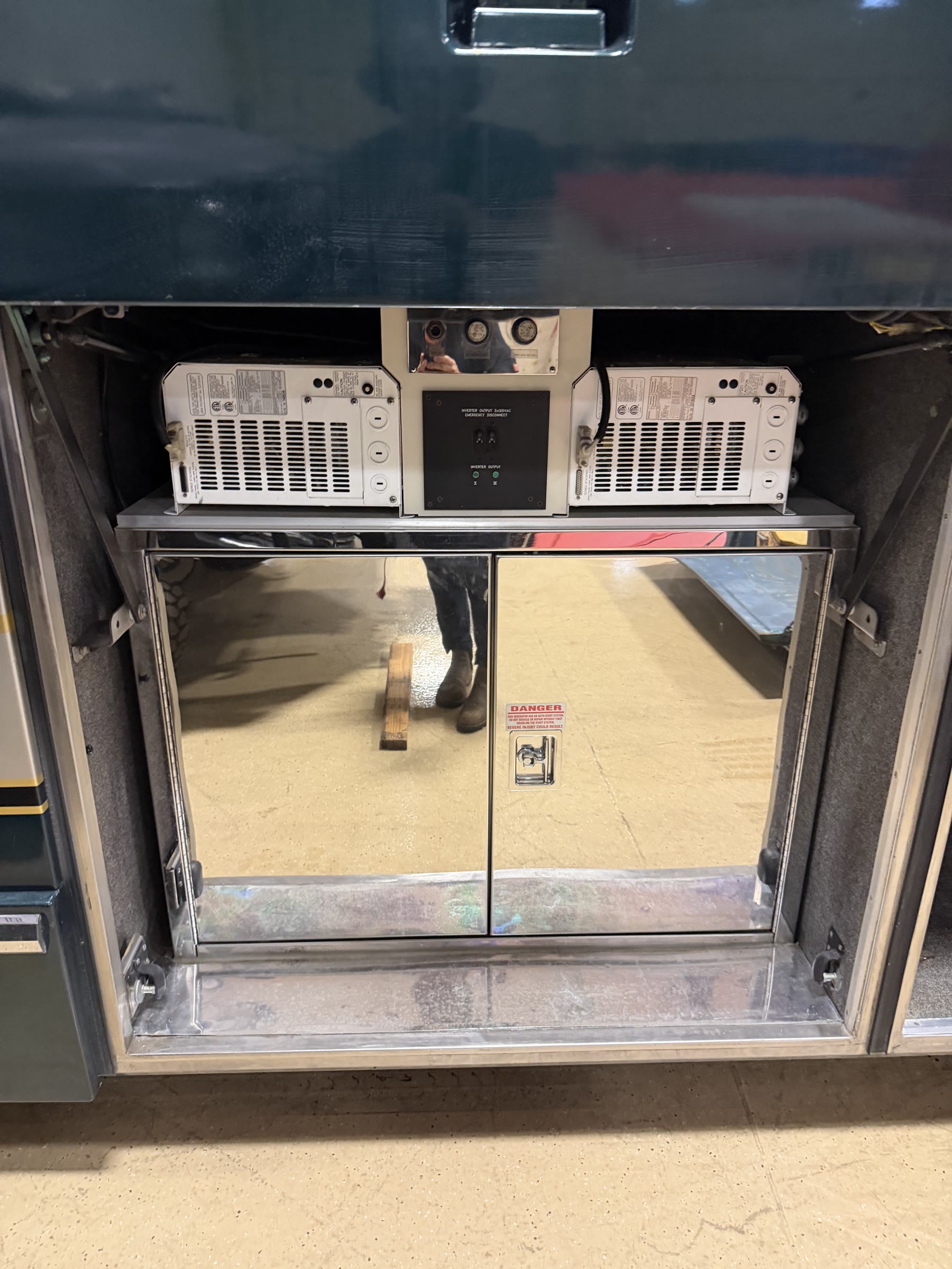 Dual inverters and mirrored cabinet with 240VAC disconnect